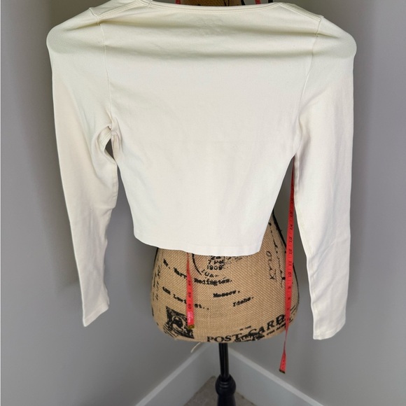 Elegant Cream Long Sleeve Crop Top - Picture 5 of 7